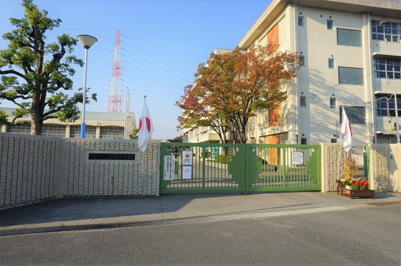 摂津市鳥飼中1丁目　倉庫・事務所　摂津市立第五中学校