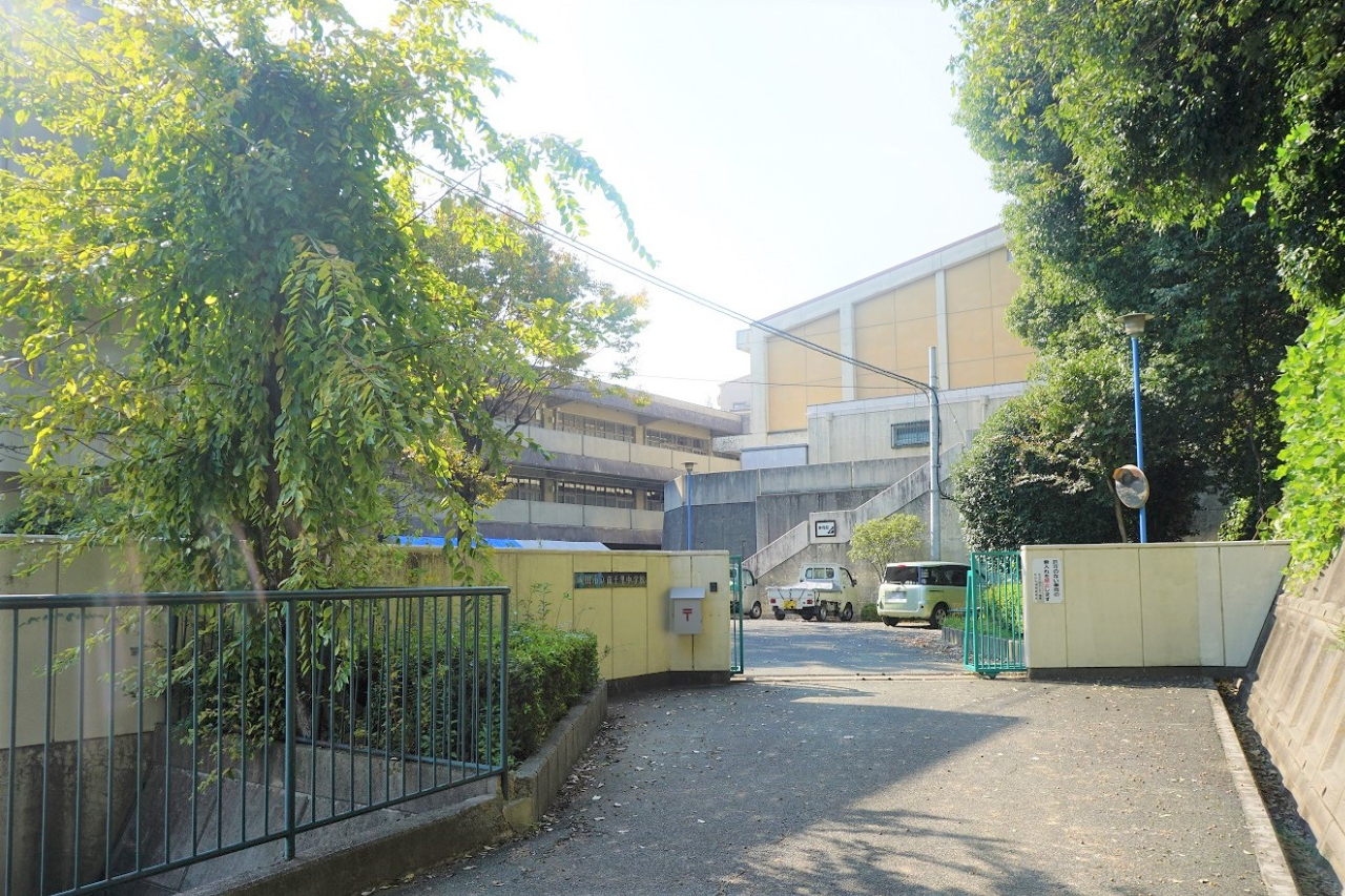 東急ドエル・アルス緑地公園Ａ棟　南千里中学校