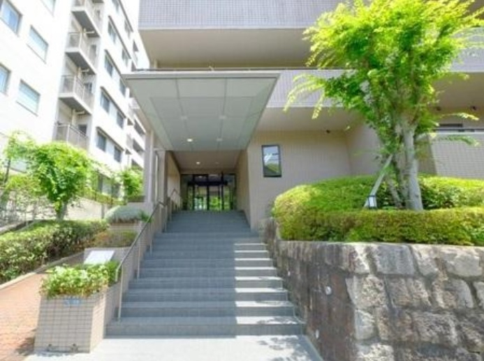 ステイツ千里・藤白台　外観　エントランス