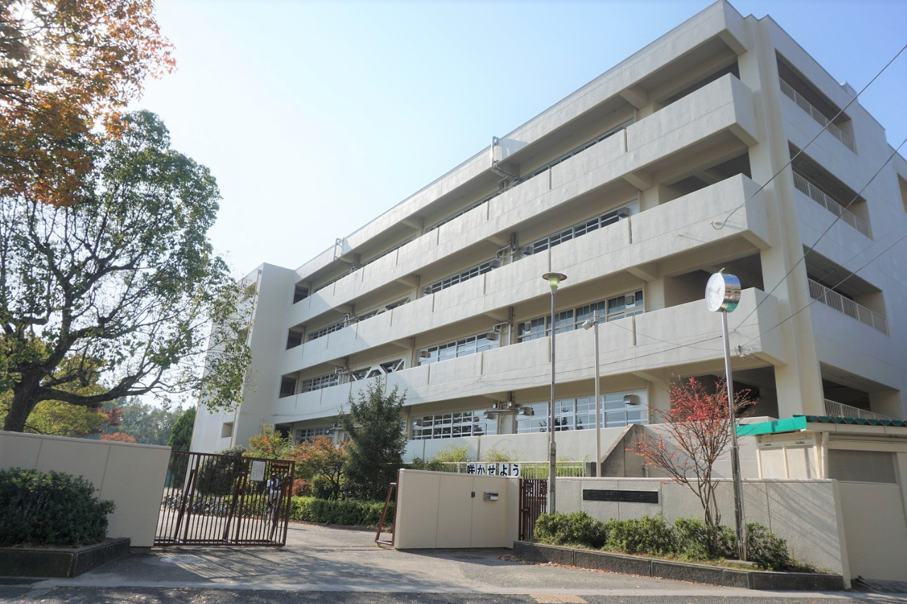 日興千里丘スカイマンションＡ棟　西山田中学校