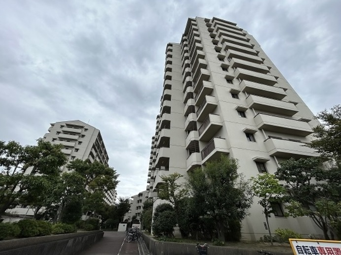 星和プラネタウン千里南第参期Ｂ棟　外観