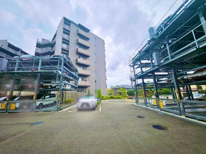 レーベン千里青山台ＧＲＡＮＨＩＧＨ　駐車場