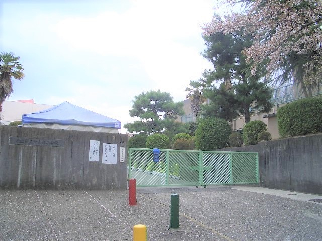 レーベン千里青山台ＧＲＡＮＨＩＧＨ　青山台小学校