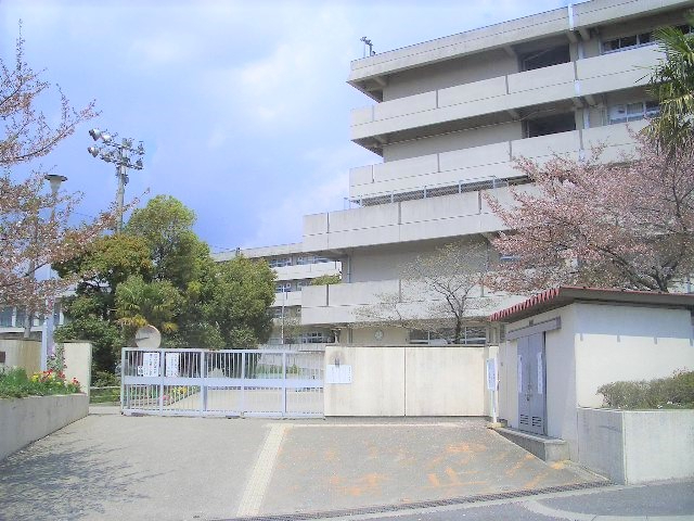 グランドメゾン万博公園南　山田東中学校
