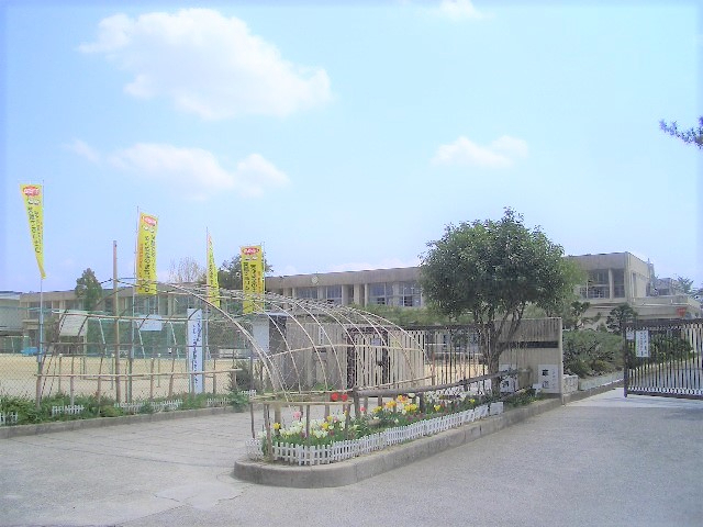 グランドール北千里　藤白台小学校