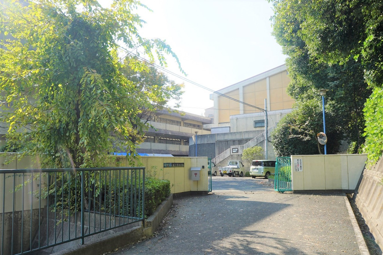 東急ドエル・アルス緑地公園Ｆ棟　南千里中学校