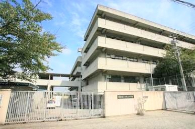ミリカ・ヒルズⅡ街区　千里丘中学校