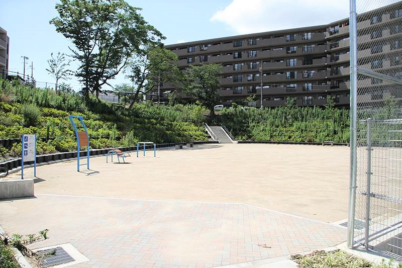 南千里ガーデンズ　千里山中央公園 