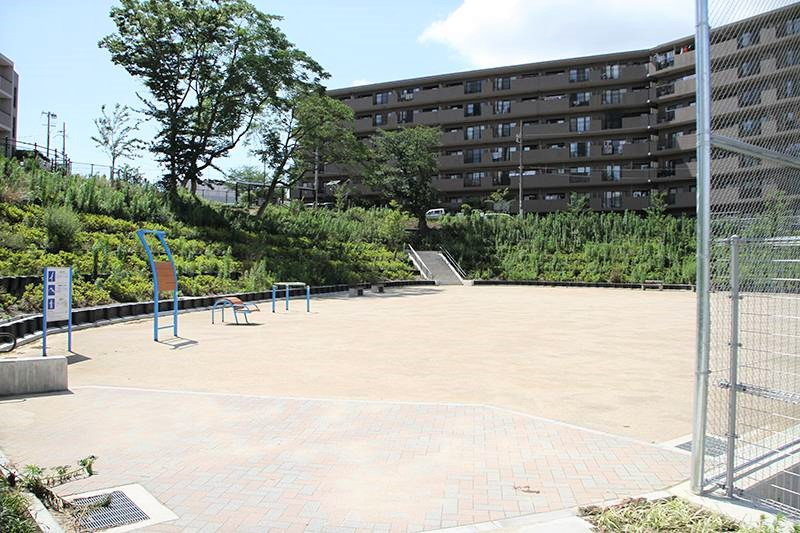 千里山パレス　千里山中央公園 