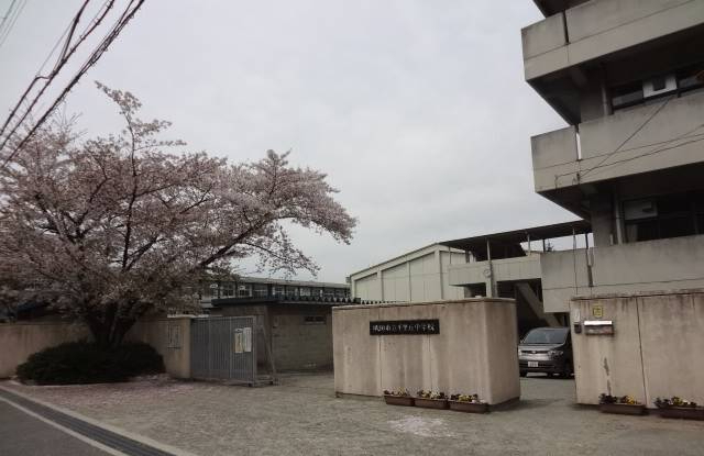 ミリカ・ヒルズⅠ街区　千里丘中学校
