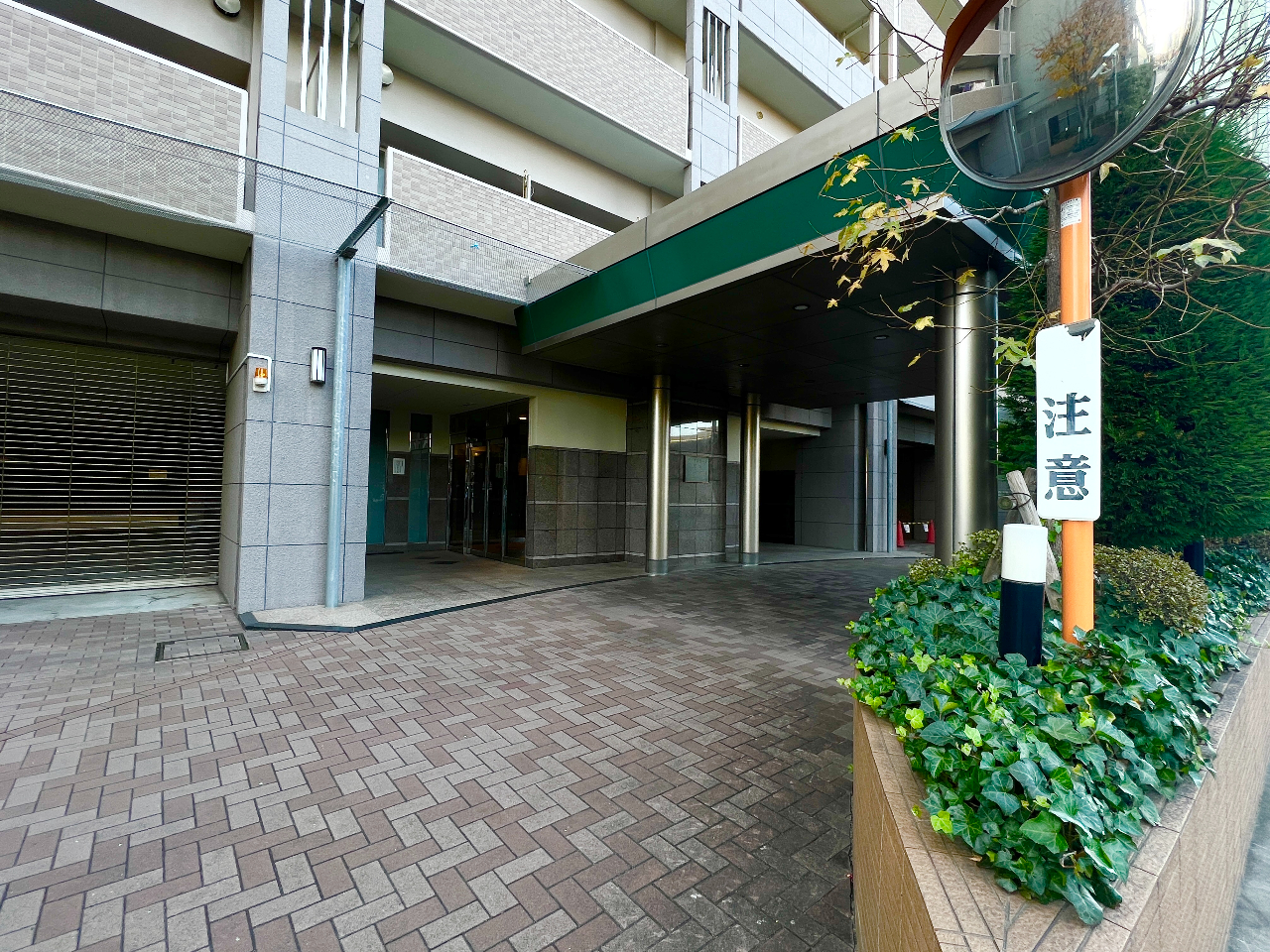 ディアステージ江坂ＧーＴＯＷＥＲ　エントランス