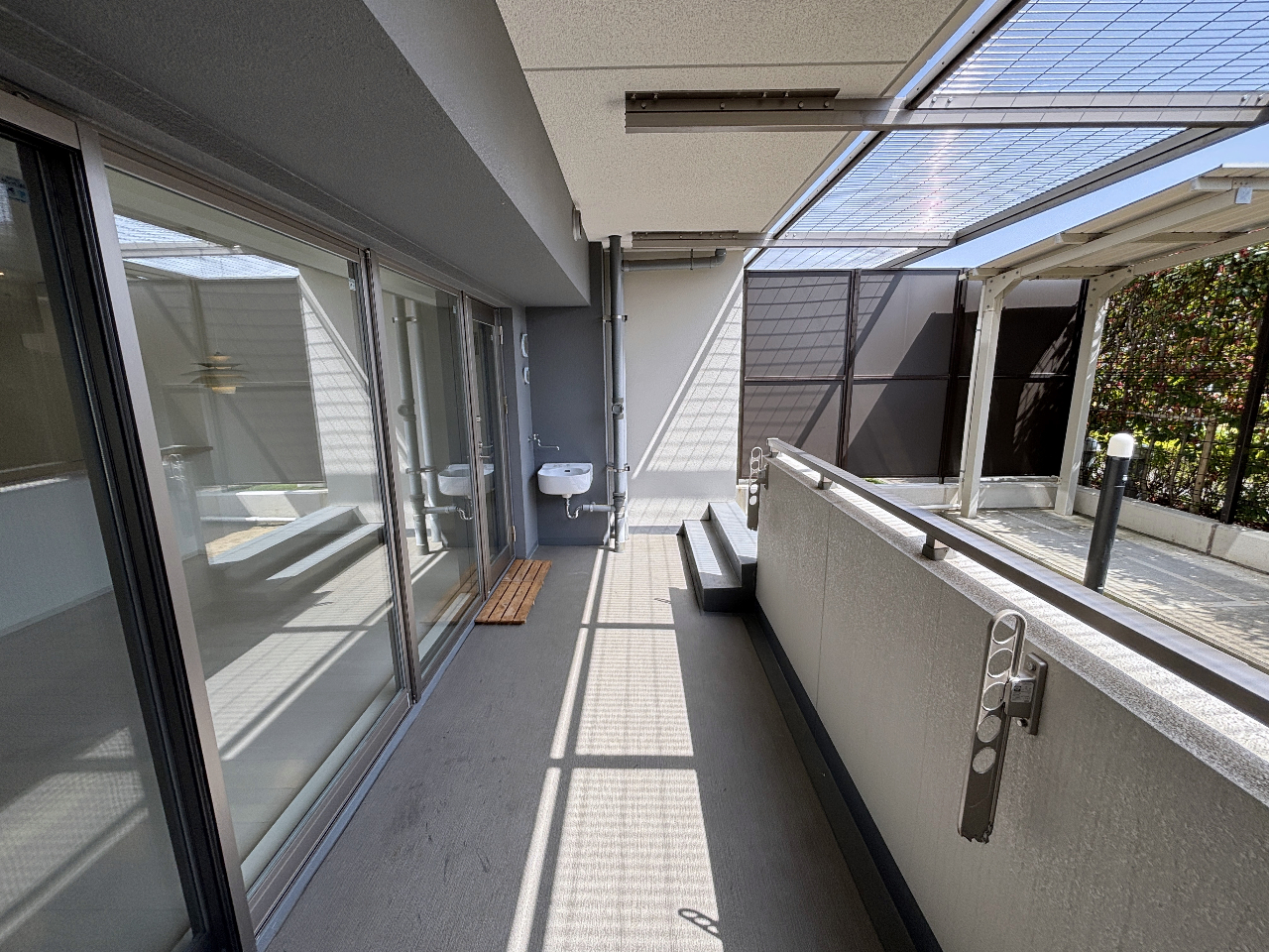 ヴィフ江坂垂水町　バルコニー