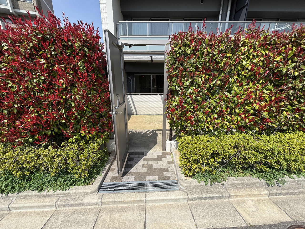 ヴィフ江坂垂水町　専用出入口