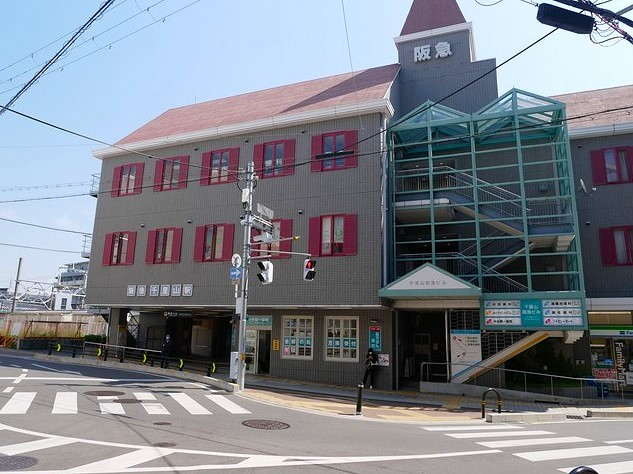 レジオンスクエア緑地公園　阪急千里線「千里山」駅