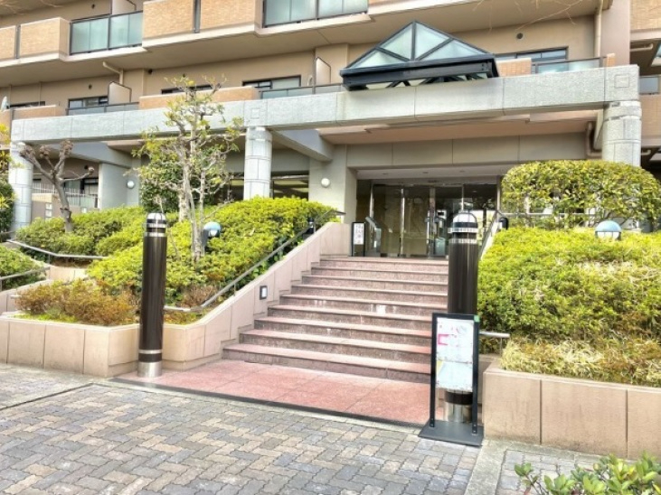 セントポリア北大阪ヴィゾン弐番館　エントランス
