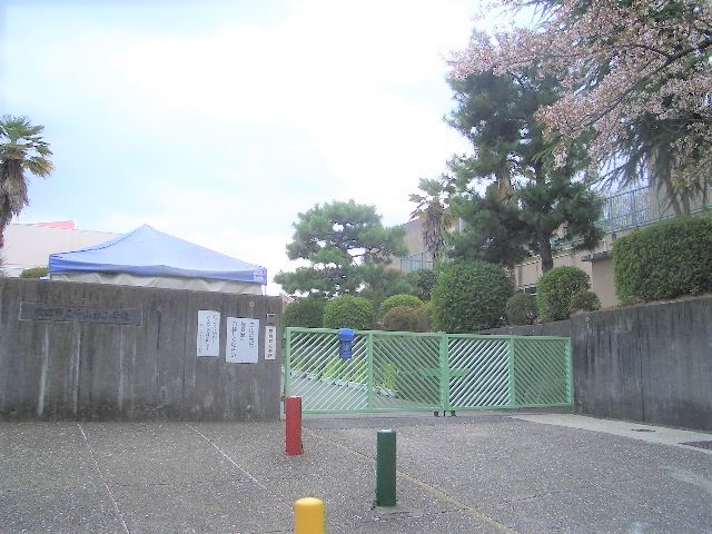 レーベン千里青山台ＧＲＡＮ ＨＩＧＨ　青山台小学校