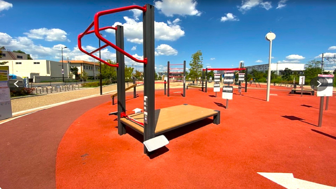 パークナード吹田ＳＳＴエクラ　建都レールサイド公園