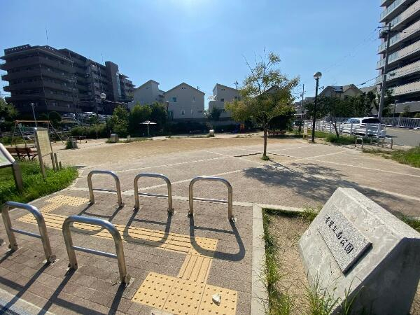 メゾン千里丘Ｑ棟　青葉丘南公園