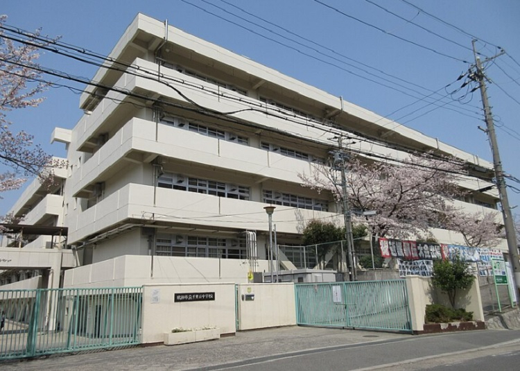 メゾン千里丘Ｑ棟　千里丘中学校