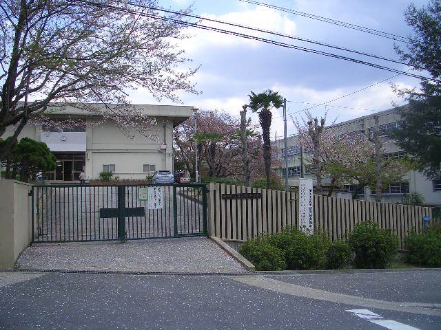 モンテベルデ藤白台　青山台中学校
