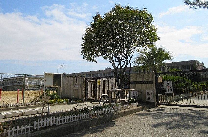パークホームズ千里藤白台　藤白台小学校